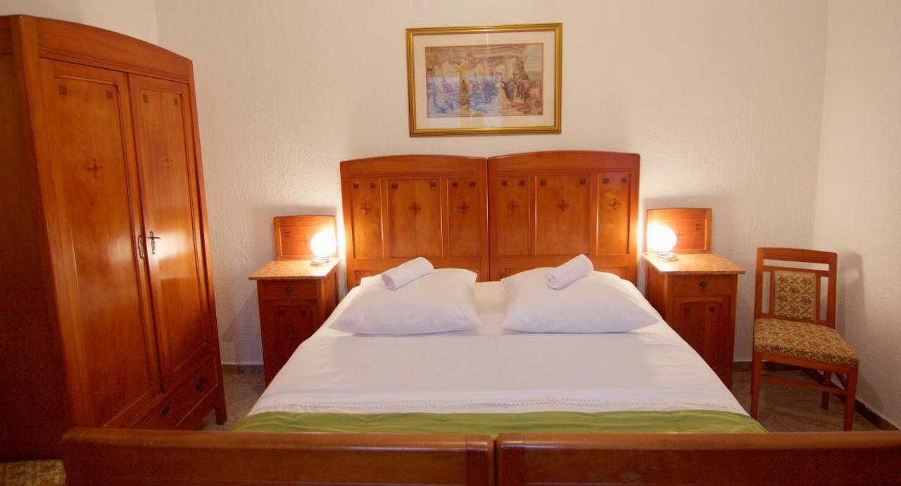 Apartmani Loreta Mali Lošinj Exterior foto